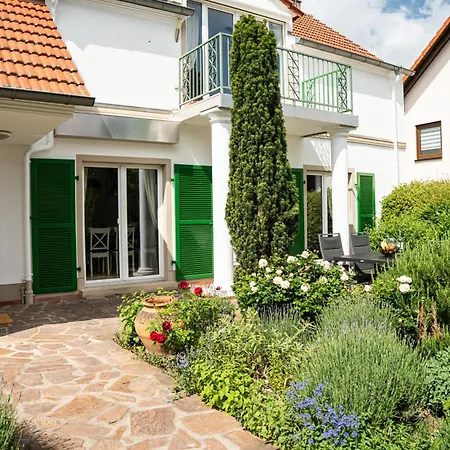 Im Weinberg Holiday home